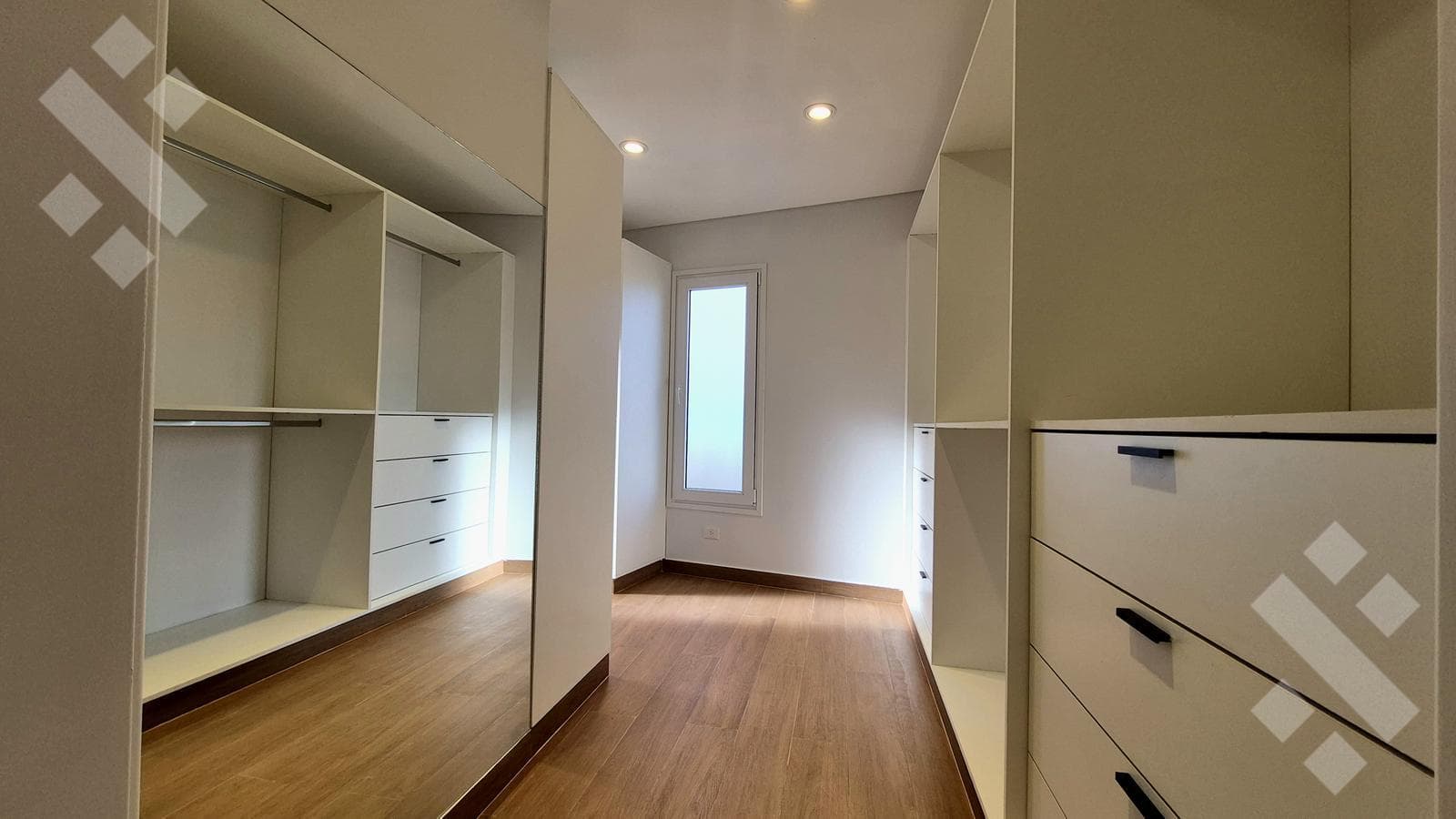 House for SALE, brand-new in the COSTA AZUL gated community. Cutting-edge design. Neuquén, capital city.