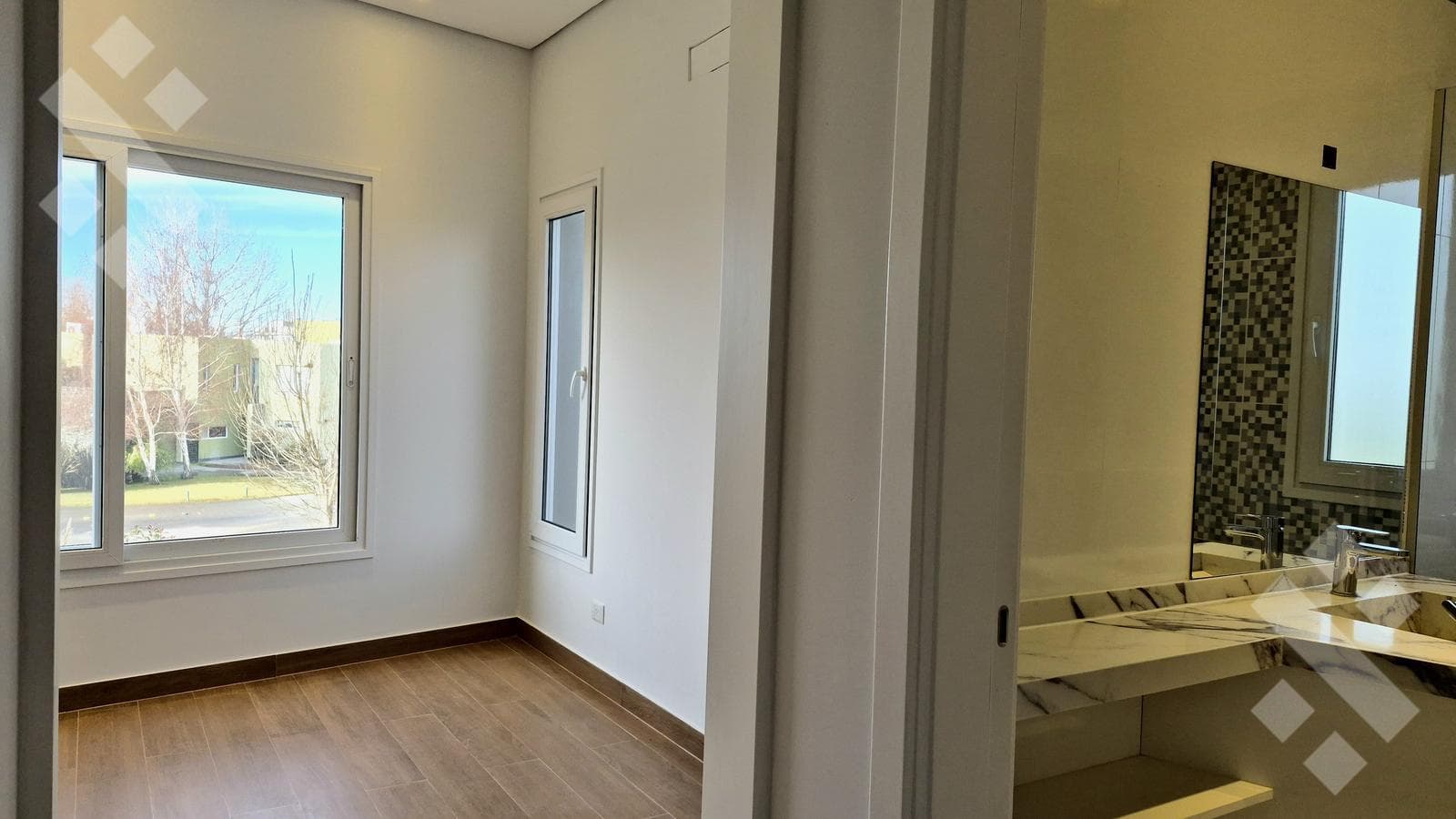 House for SALE, brand-new in the COSTA AZUL gated community. Cutting-edge design. Neuquén, capital city.