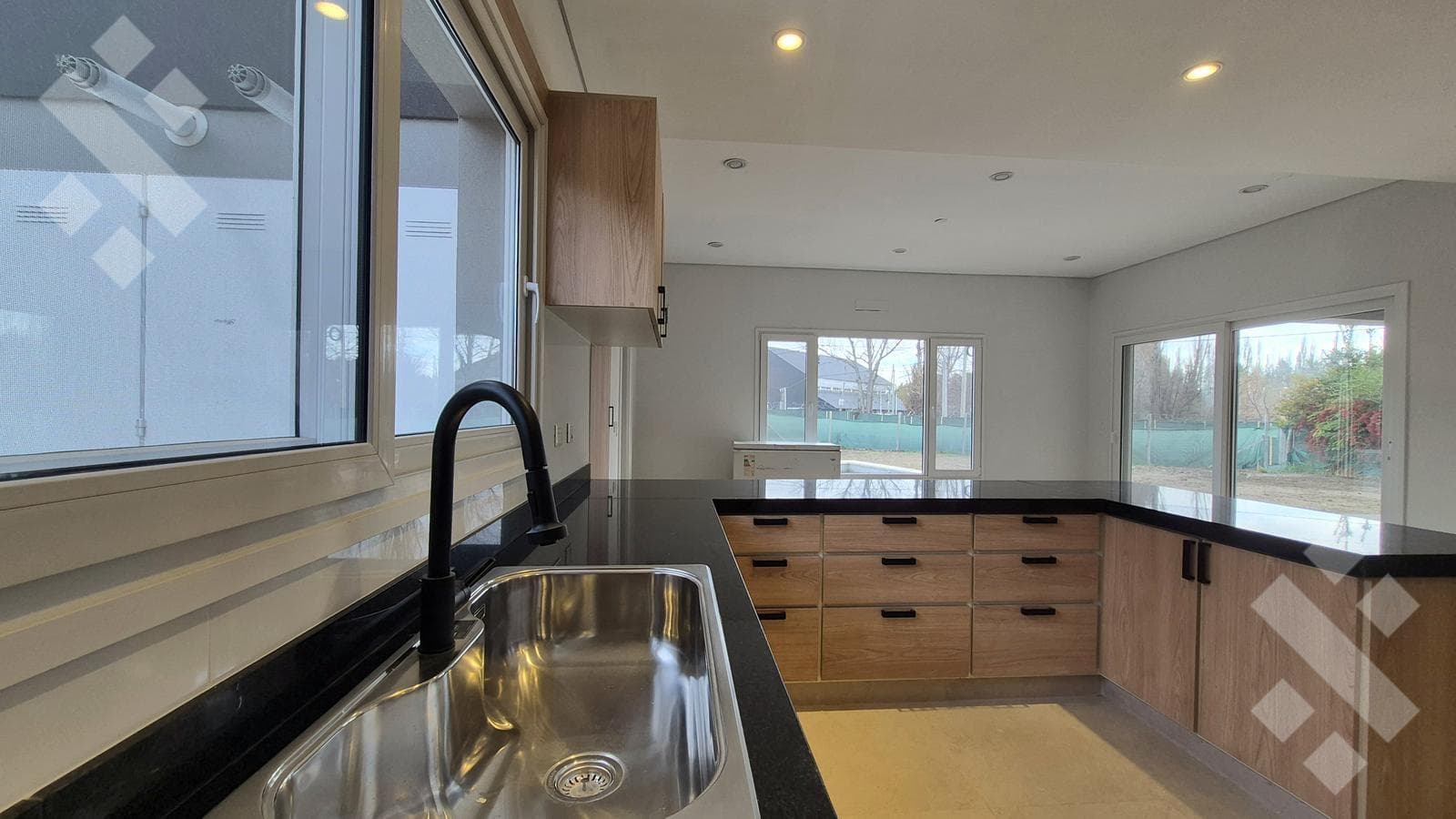 House for SALE, brand-new in the COSTA AZUL gated community. Cutting-edge design. Neuquén, capital city.
