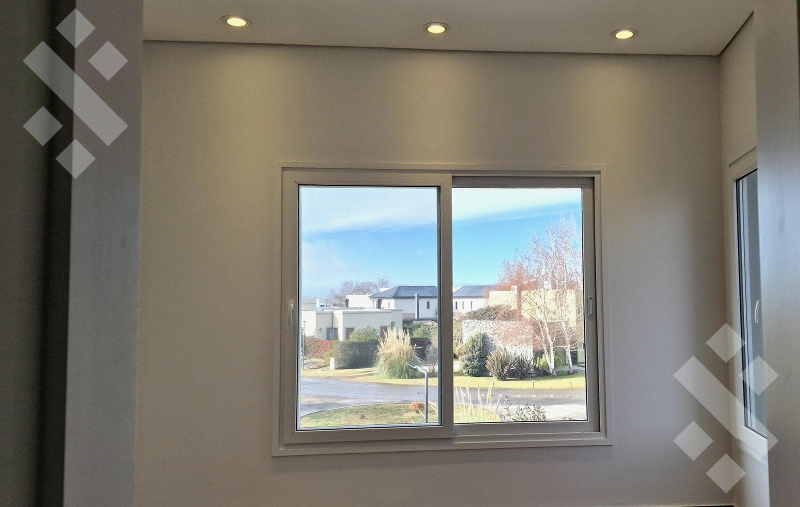 House for SALE, brand-new in the COSTA AZUL gated community. Cutting-edge design. Neuquén, capital city.