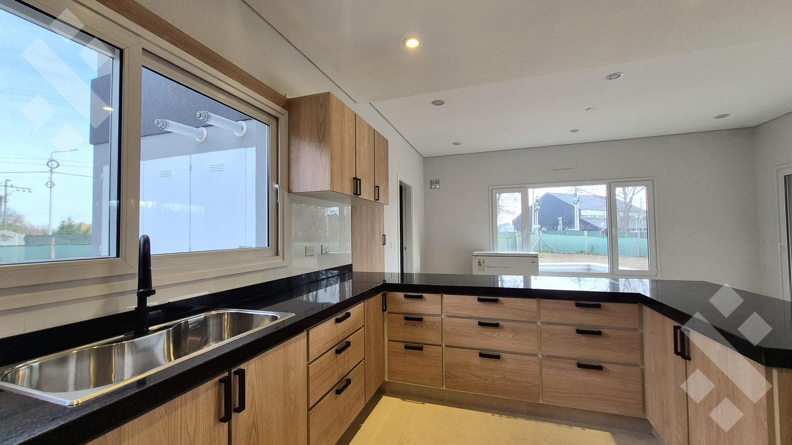 House for SALE, brand-new in the COSTA AZUL gated community. Cutting-edge design. Neuquén, capital city.