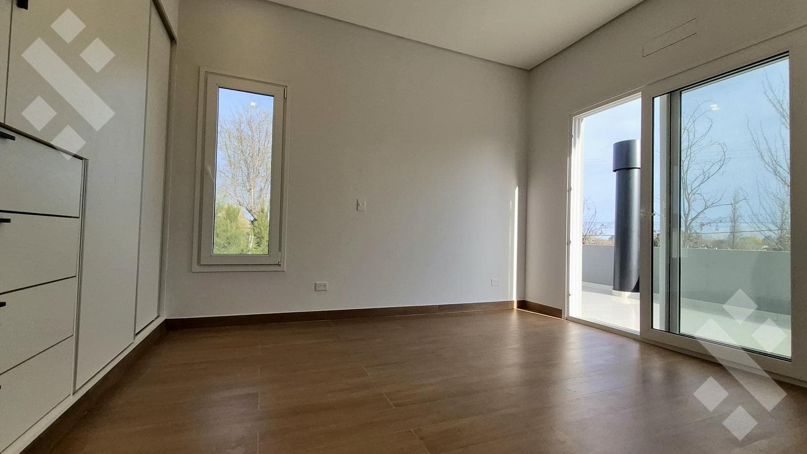 House for SALE, brand-new in the COSTA AZUL gated community. Cutting-edge design. Neuquén, capital city.
