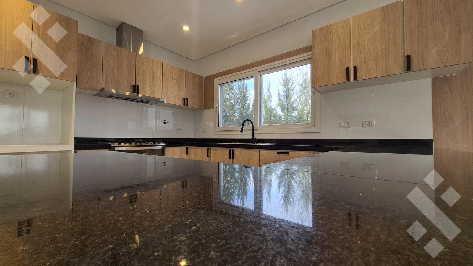 House for SALE, brand-new in the COSTA AZUL gated community. Cutting-edge design. Neuquén, capital city.