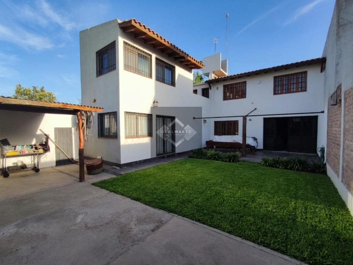 House located in Godoy Cruz