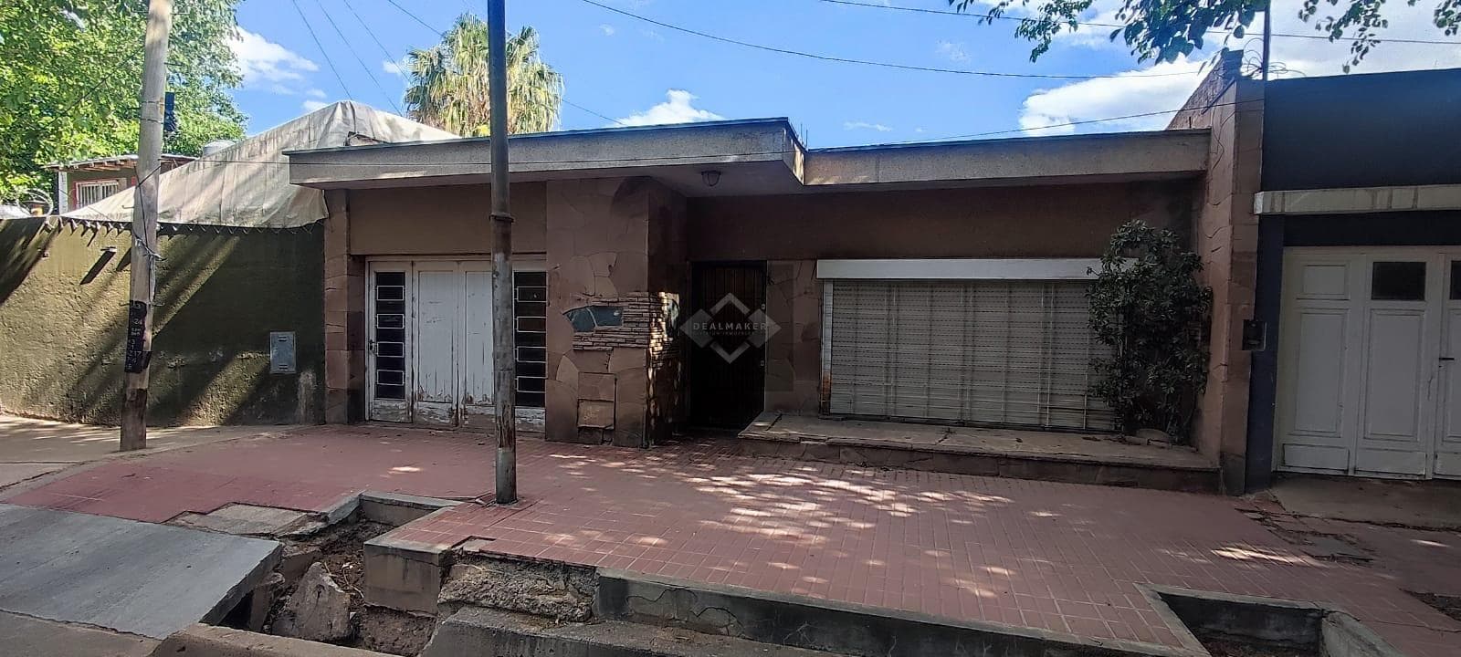 HOUSE FOR SALE IN GUAYMALLEN, JUST A FEW BLOCKS FROM DOWNTOWN