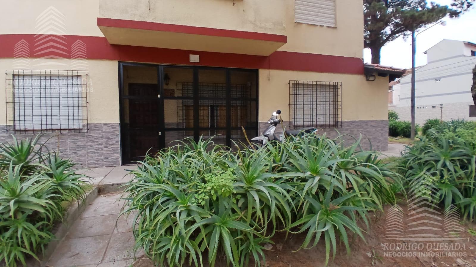 Spacious 3-room apartment with a garage