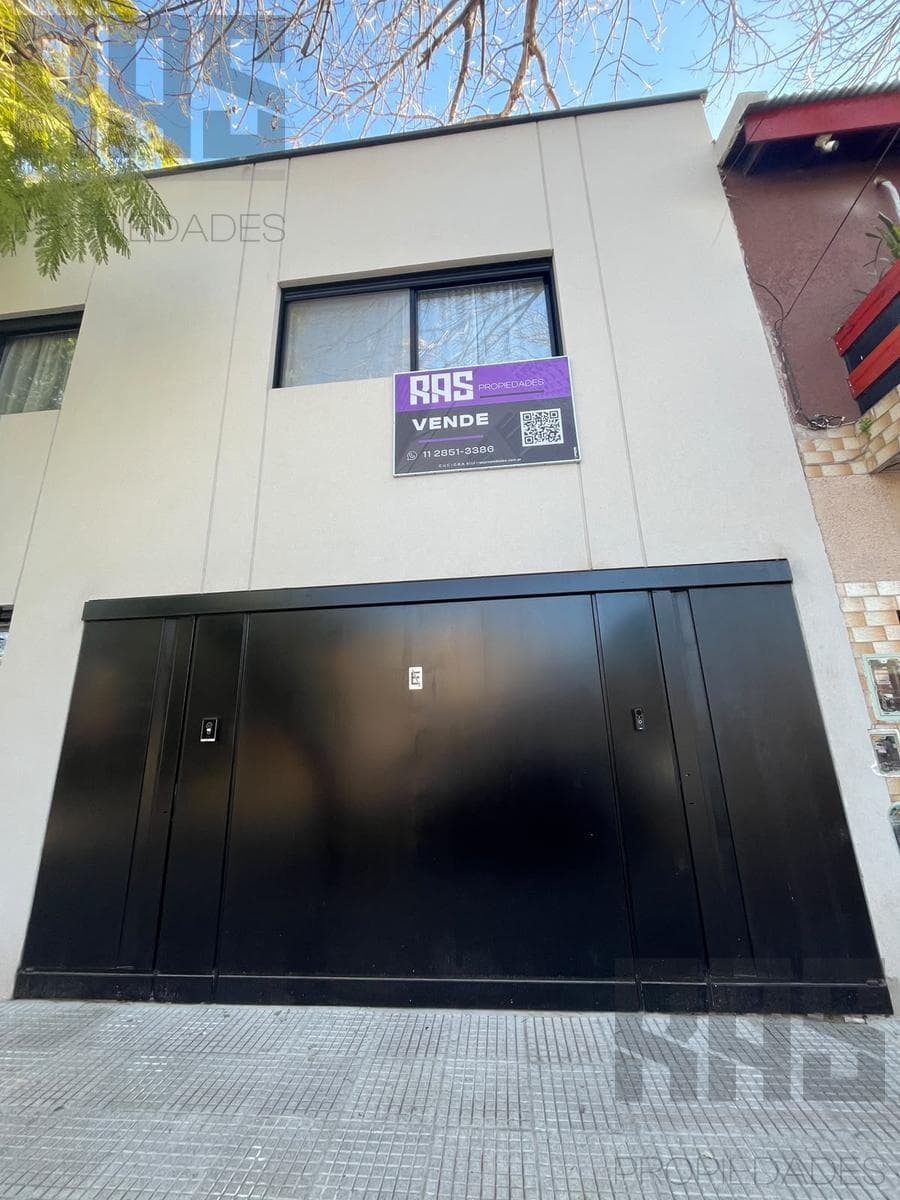 EXCELLENT 3-BEDROOM APARTMENT WITH SEPARATE ENTRANCE, BRAND-NEW, WITH A PATIO