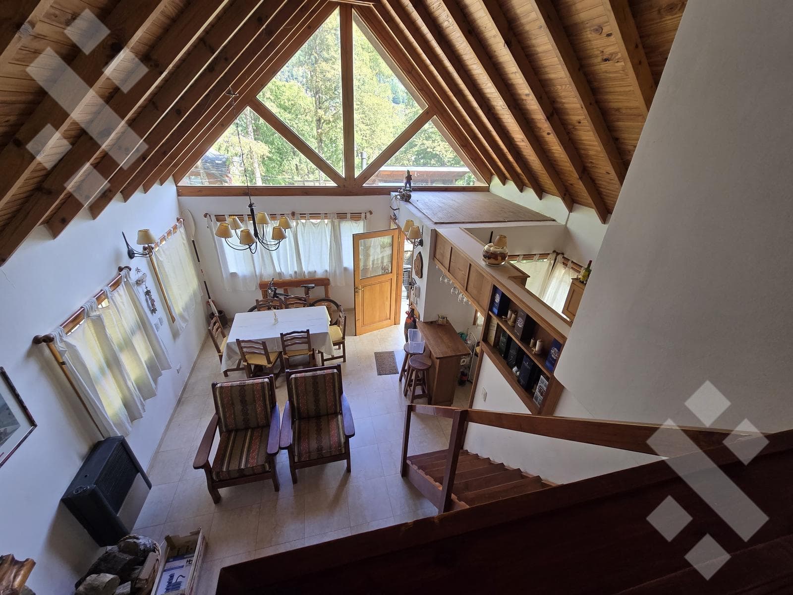 FOR SALE: 4-BEDROOM HOUSE WITH BARBECUE AREA AND COVERED GARAGE - DOWNTOWN - SAN MARTIN DE LOS ANDES