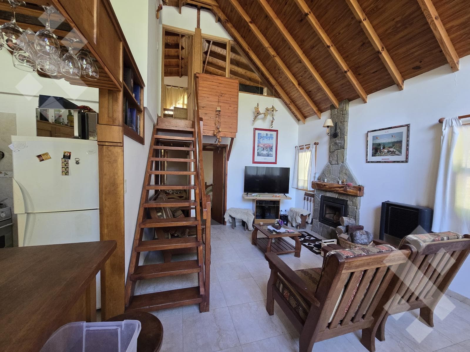 FOR SALE: 4-BEDROOM HOUSE WITH BARBECUE AREA AND COVERED GARAGE - DOWNTOWN - SAN MARTIN DE LOS ANDES
