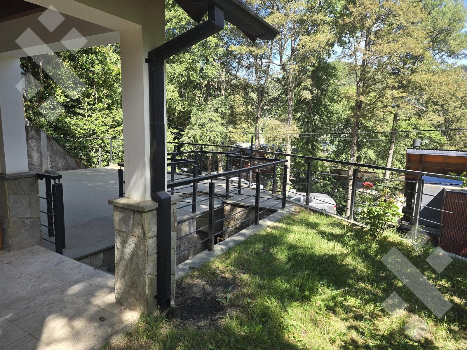 FOR SALE: 4-BEDROOM HOUSE WITH BARBECUE AREA AND COVERED GARAGE - DOWNTOWN - SAN MARTIN DE LOS ANDES