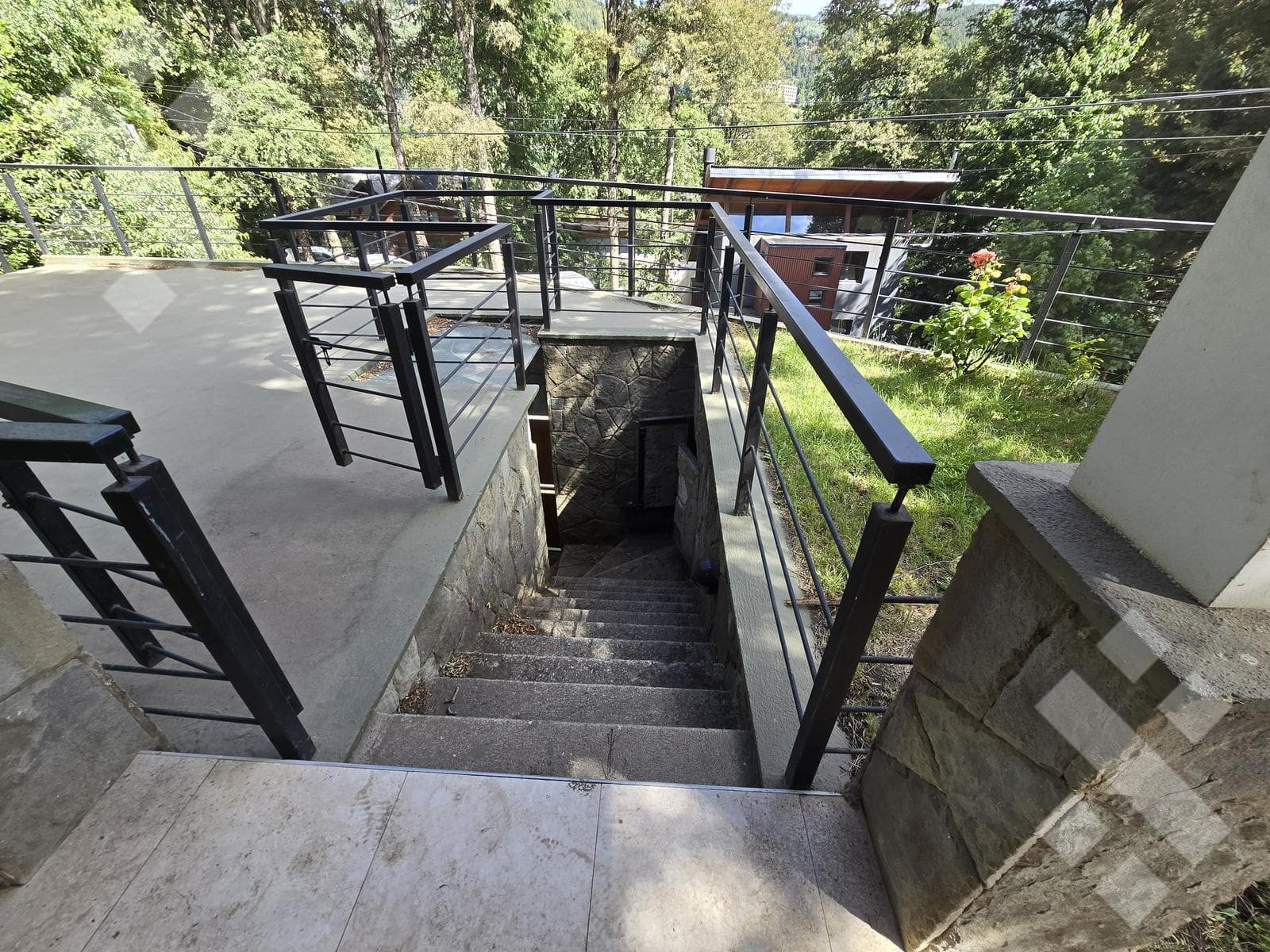 FOR SALE: 4-BEDROOM HOUSE WITH BARBECUE AREA AND COVERED GARAGE - DOWNTOWN - SAN MARTIN DE LOS ANDES