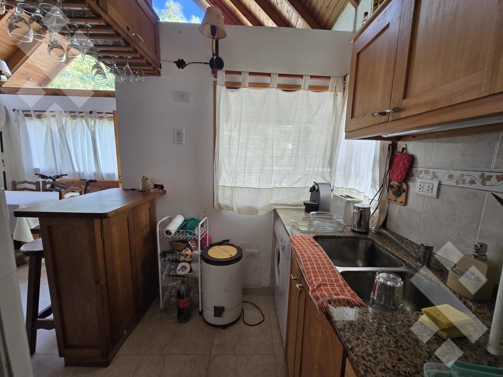 FOR SALE: 4-BEDROOM HOUSE WITH BARBECUE AREA AND COVERED GARAGE - DOWNTOWN - SAN MARTIN DE LOS ANDES