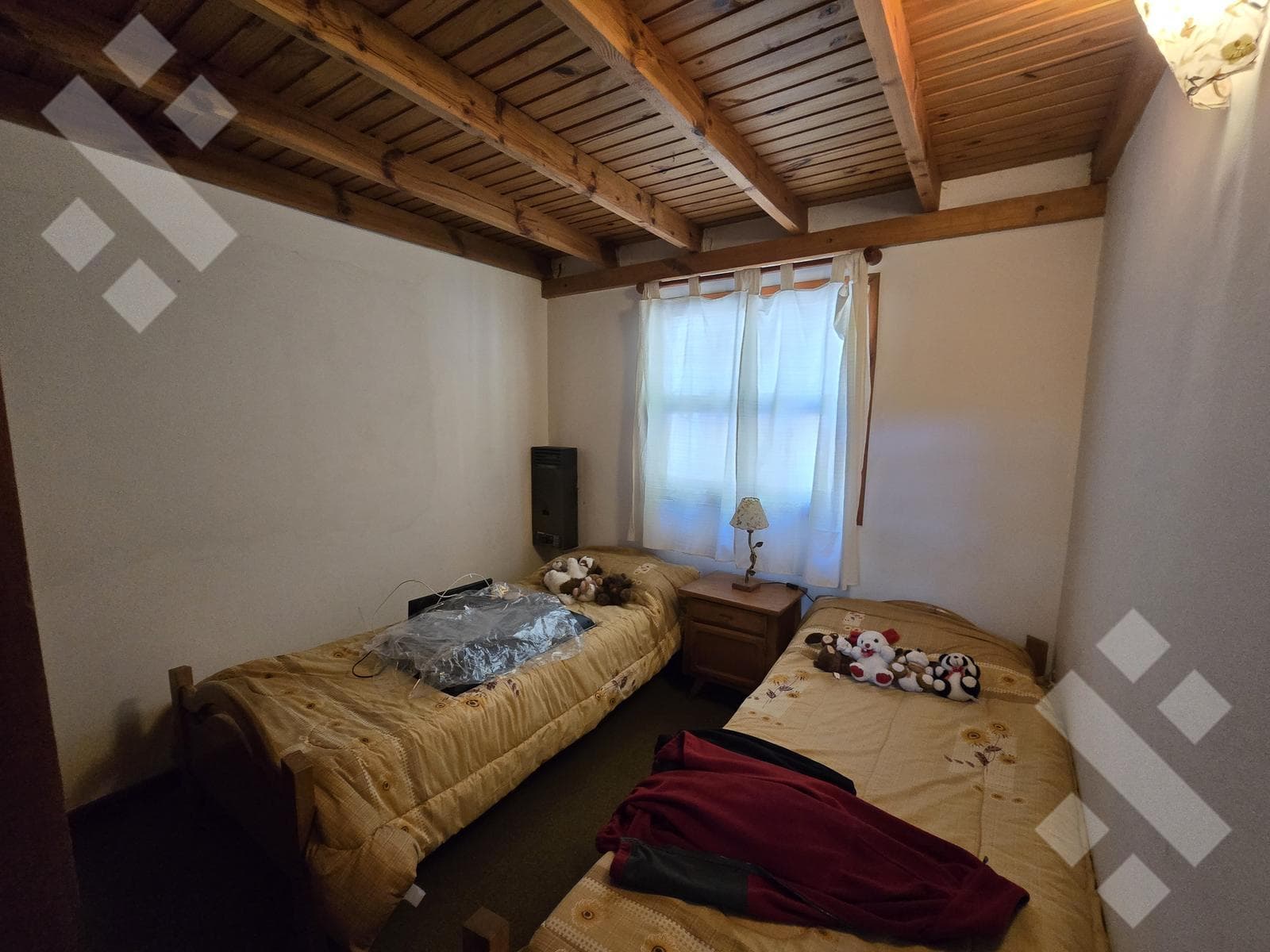 FOR SALE: 4-BEDROOM HOUSE WITH BARBECUE AREA AND COVERED GARAGE - DOWNTOWN - SAN MARTIN DE LOS ANDES