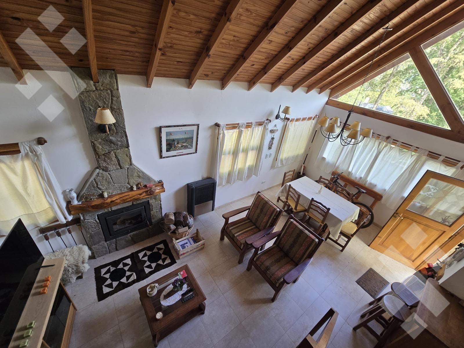FOR SALE: 4-BEDROOM HOUSE WITH BARBECUE AREA AND COVERED GARAGE - DOWNTOWN - SAN MARTIN DE LOS ANDES