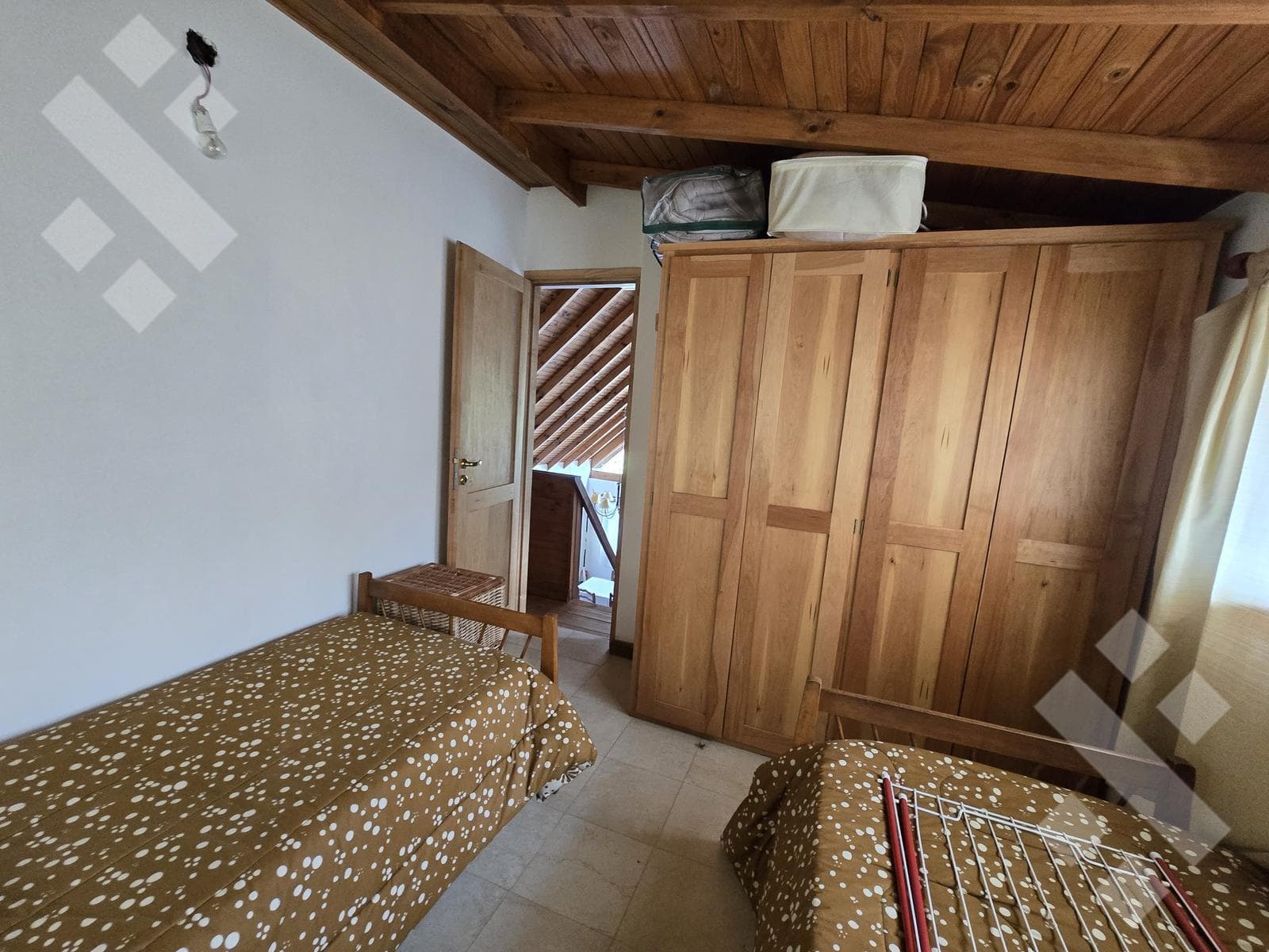 FOR SALE: 4-BEDROOM HOUSE WITH BARBECUE AREA AND COVERED GARAGE - DOWNTOWN - SAN MARTIN DE LOS ANDES