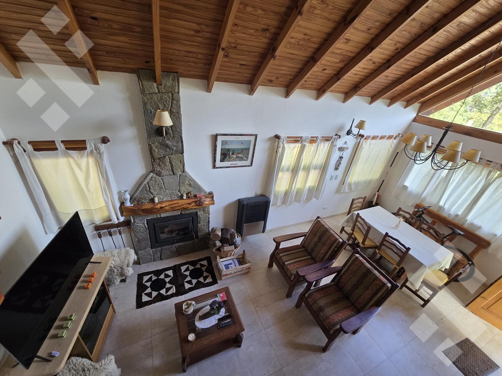 FOR SALE: 4-BEDROOM HOUSE WITH BARBECUE AREA AND COVERED GARAGE - DOWNTOWN - SAN MARTIN DE LOS ANDES