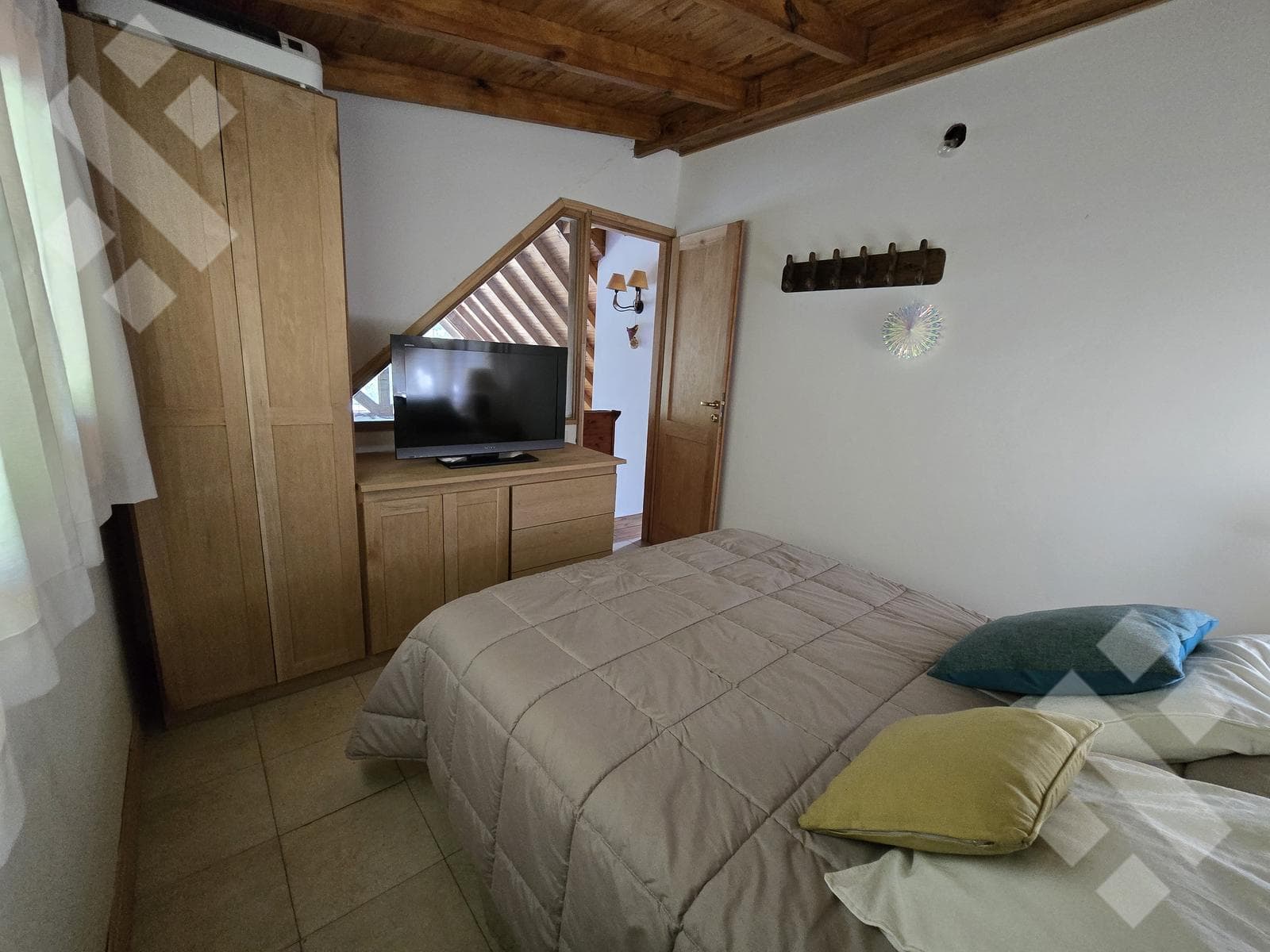 FOR SALE: 4-BEDROOM HOUSE WITH BARBECUE AREA AND COVERED GARAGE - DOWNTOWN - SAN MARTIN DE LOS ANDES