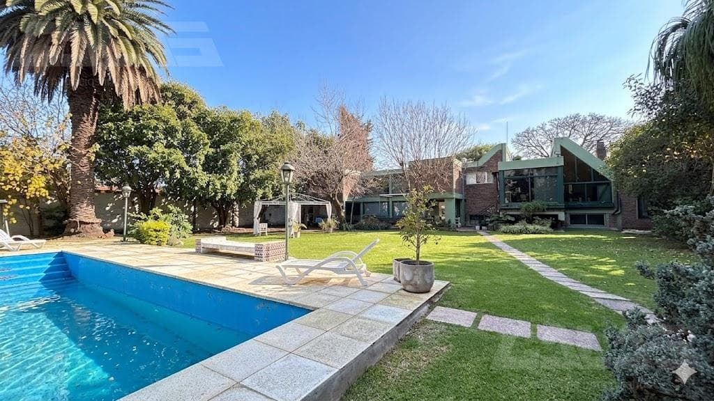 HOUSE | 5 ROOMS | SWIMMING POOL | 1,335 M² LOT | GARAGE | CASTELAR NORTE