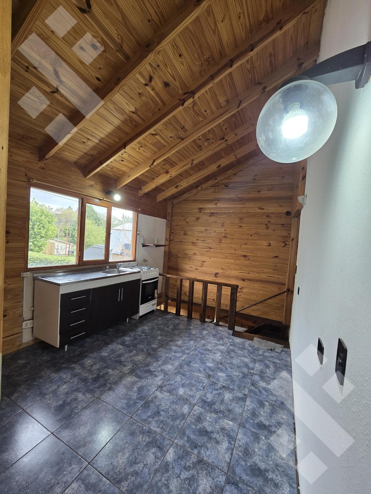 OPPORTUNITY: HOUSE AND APARTMENT in La Cascada
