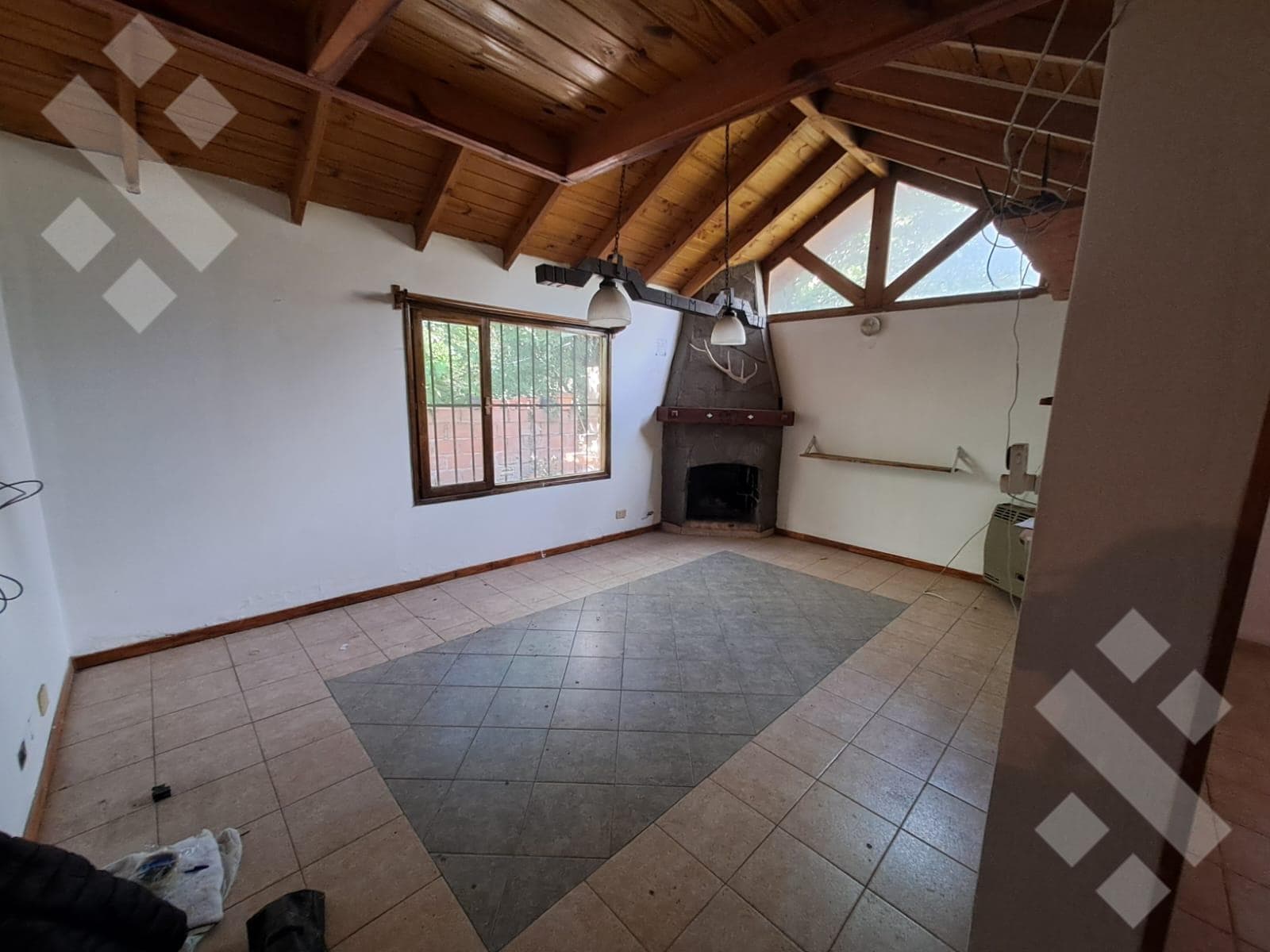 OPPORTUNITY: HOUSE AND APARTMENT in La Cascada