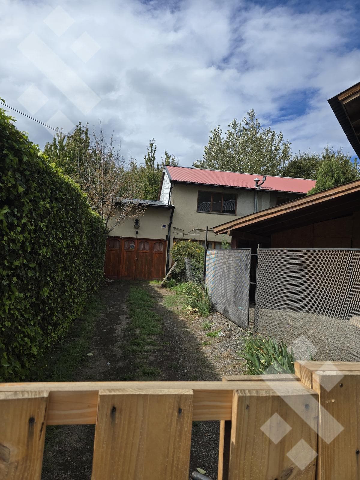 OPPORTUNITY: HOUSE AND APARTMENT in La Cascada