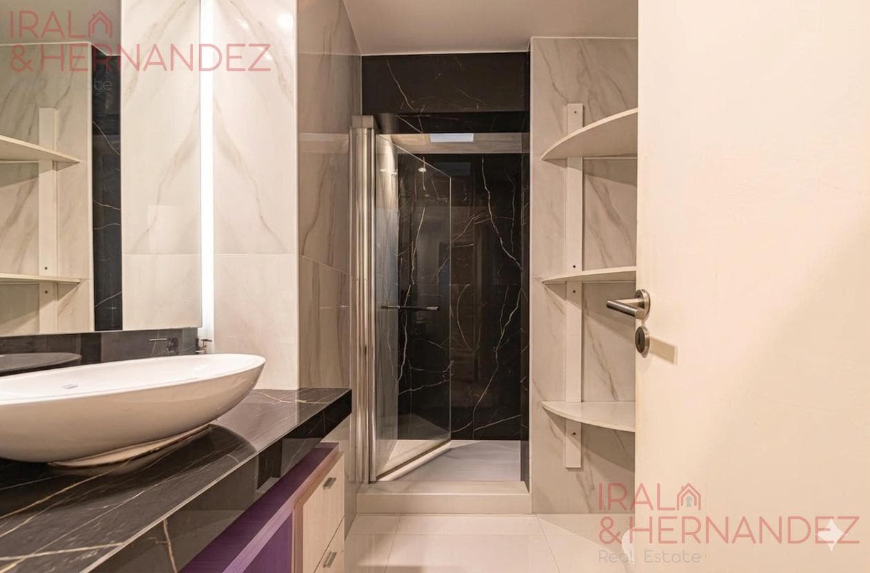 4-Room Apartment for Sale with Parking Space in Rosedal - Palermo