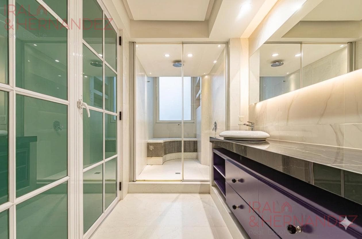 4-Room Apartment for Sale with Parking Space in Rosedal - Palermo