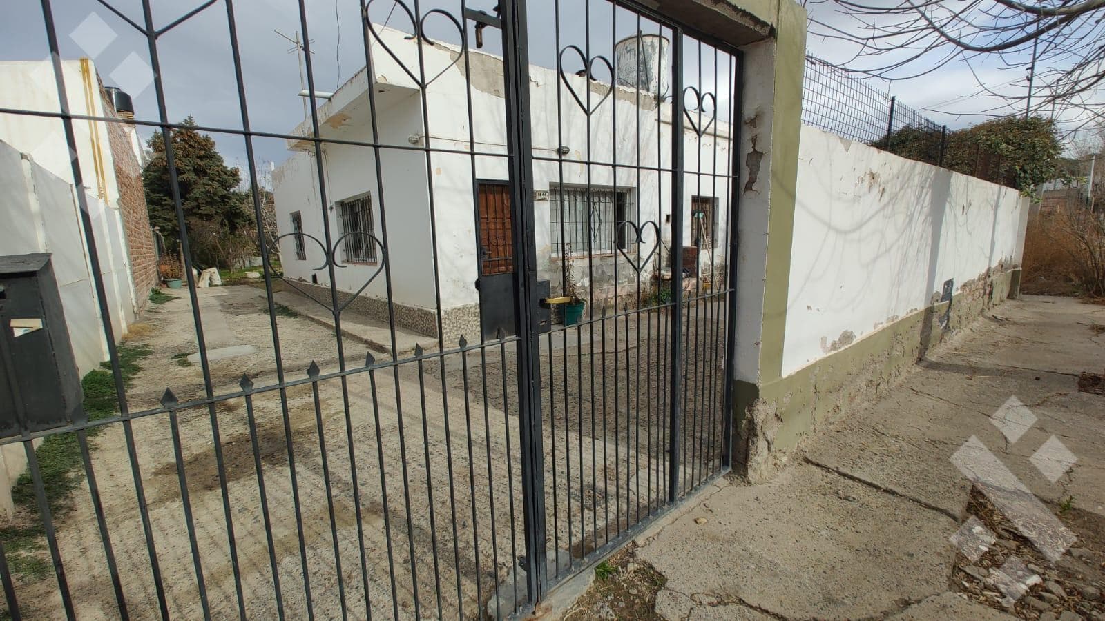 Land for Sale, with a property to be restored or demolished, Itte, Carro 1600, Neuquén Capital