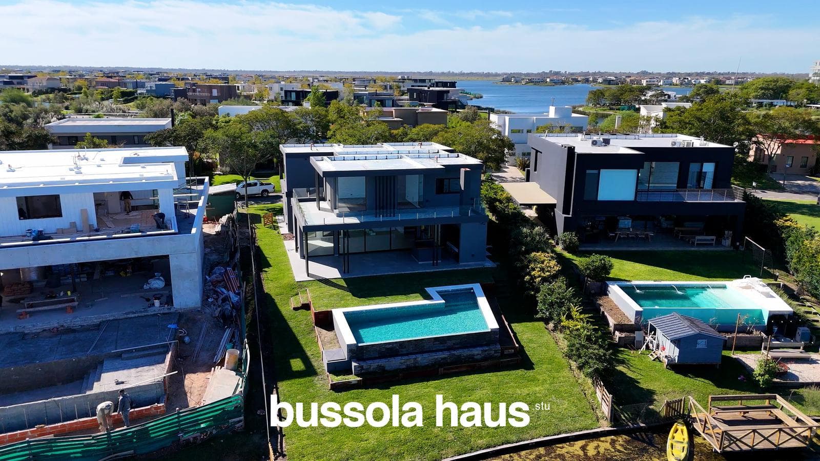 5-room house for sale with a large pond in Vistas Puertos Escobar