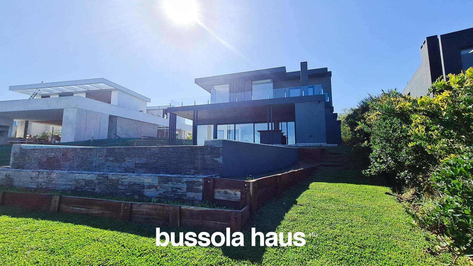 5-room house for sale with a large pond in Vistas Puertos Escobar