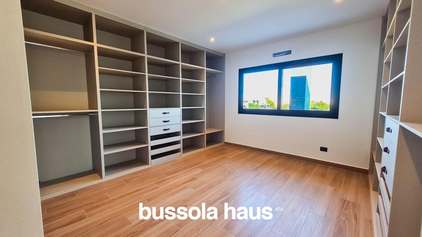 5-room house for sale with a large pond in Vistas Puertos Escobar