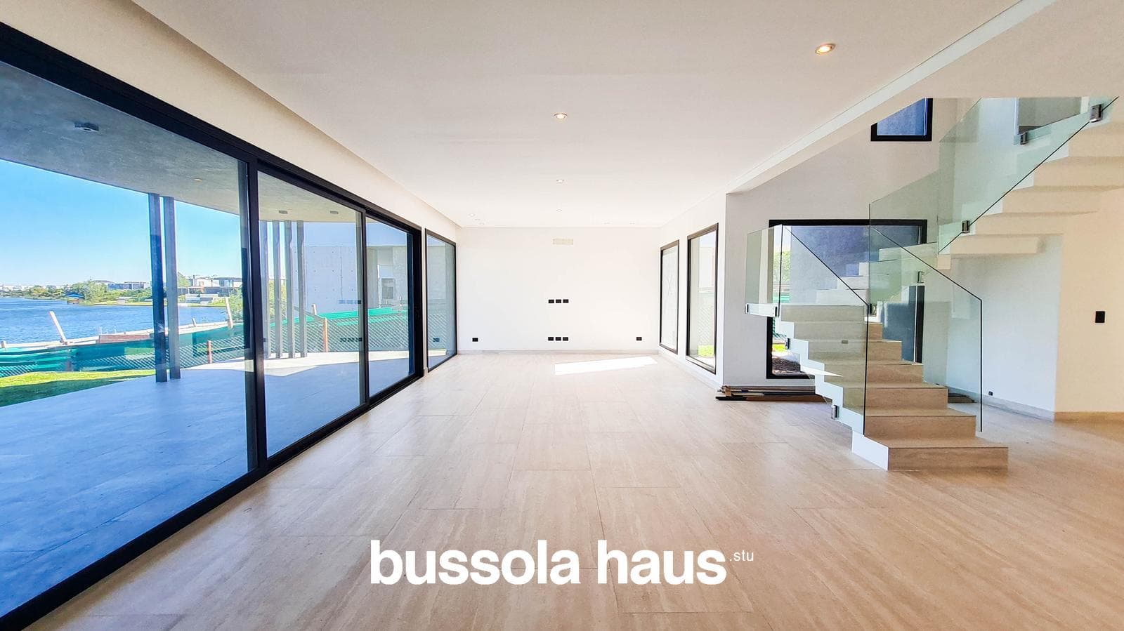 5-room house for sale with a large pond in Vistas Puertos Escobar