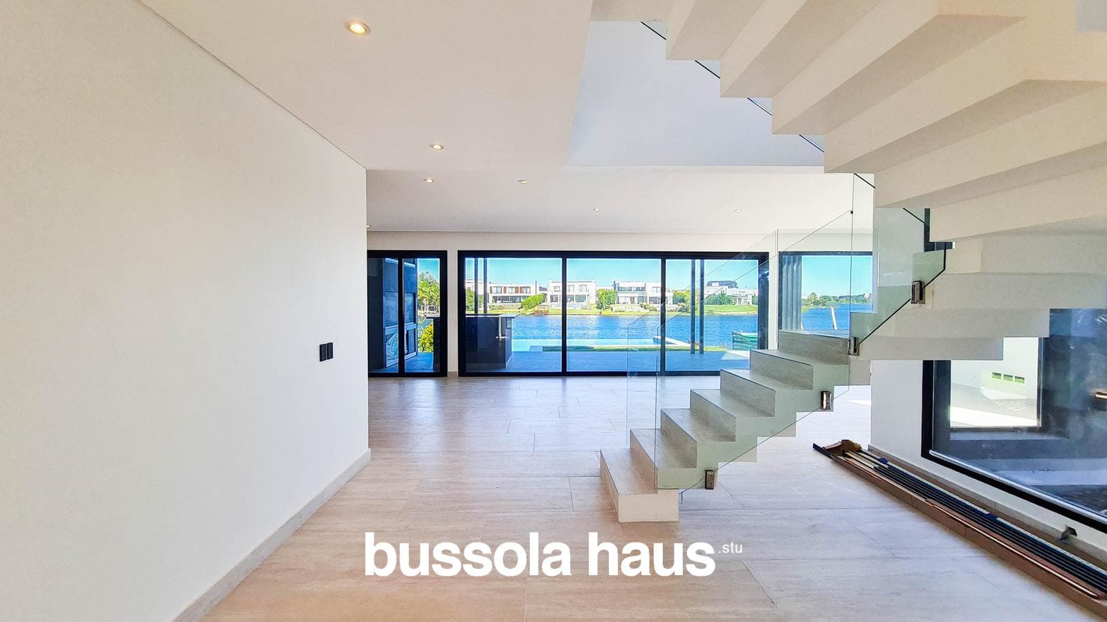 5-room house for sale with a large pond in Vistas Puertos Escobar