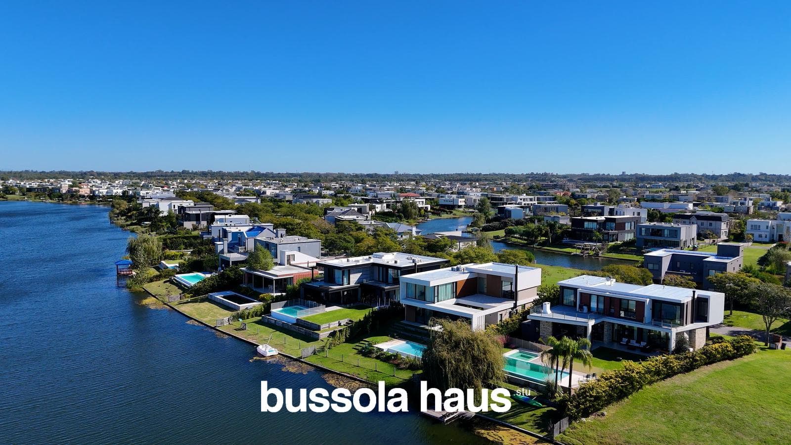 5-room house for sale with a large pond in Vistas Puertos Escobar