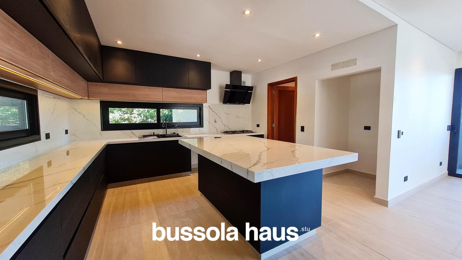 5-room house for sale with a large pond in Vistas Puertos Escobar