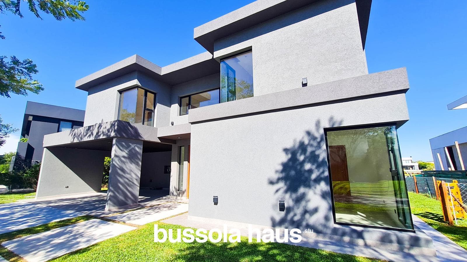 5-room house for sale with a large pond in Vistas Puertos Escobar