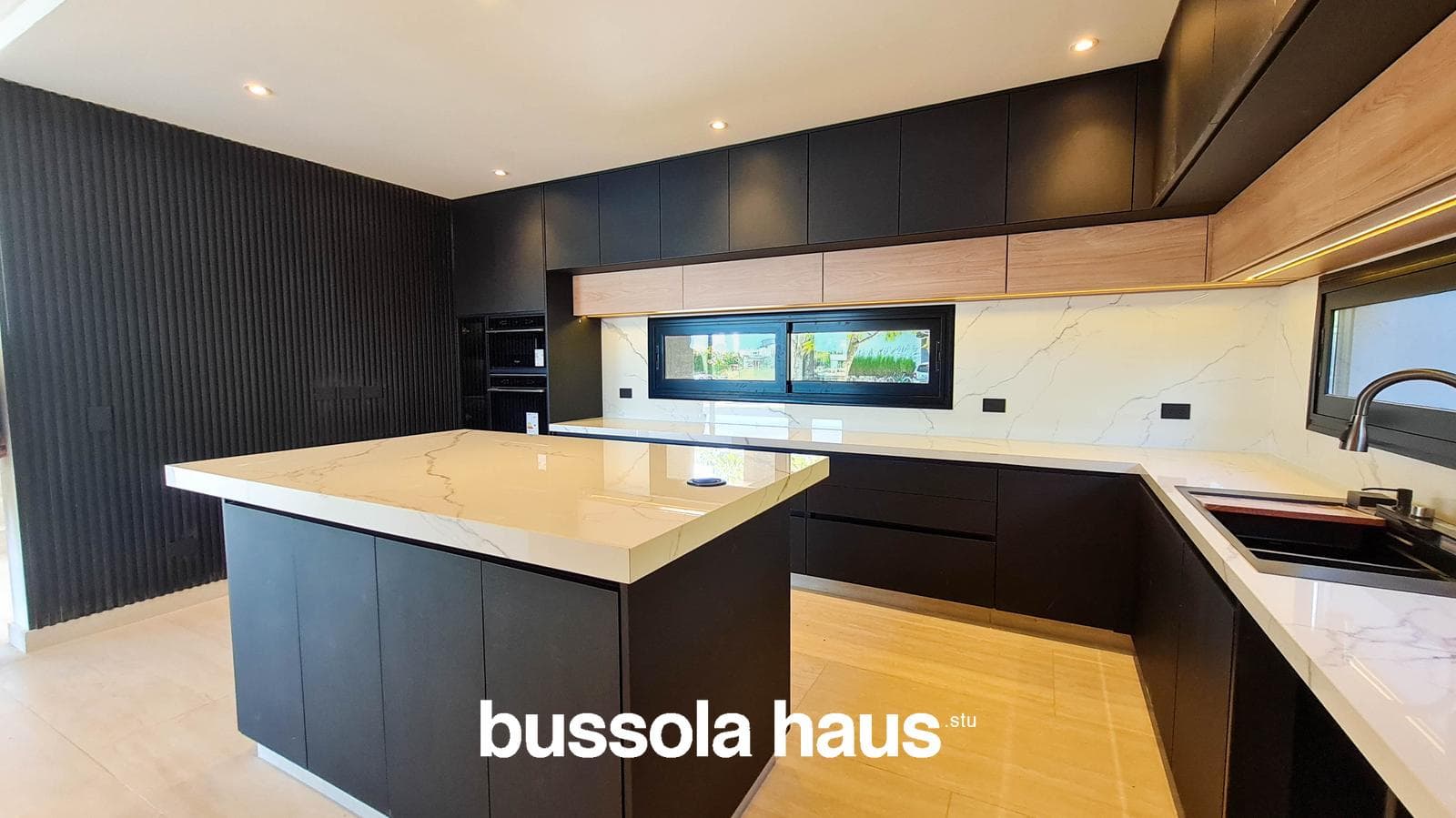 5-room house for sale with a large pond in Vistas Puertos Escobar
