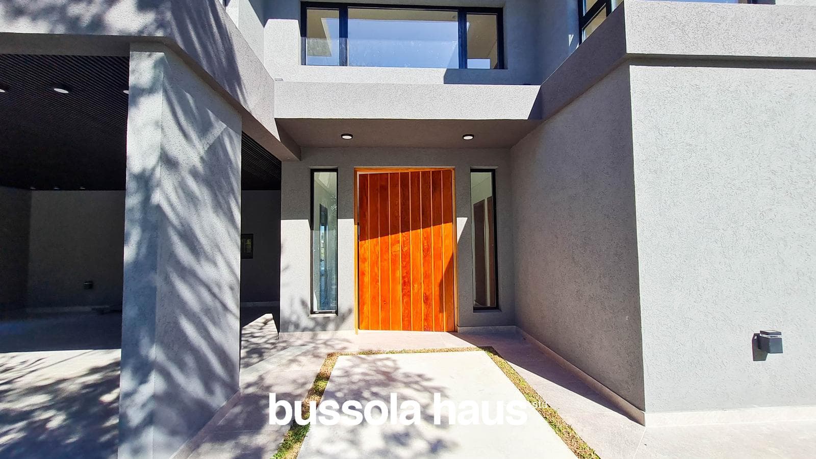 5-room house for sale with a large pond in Vistas Puertos Escobar
