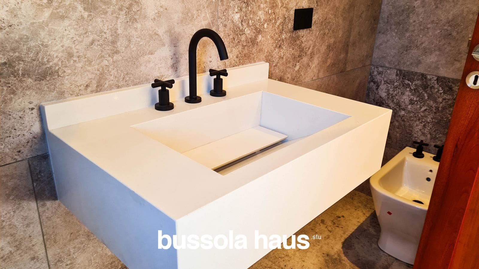 5-room house for sale with a large pond in Vistas Puertos Escobar