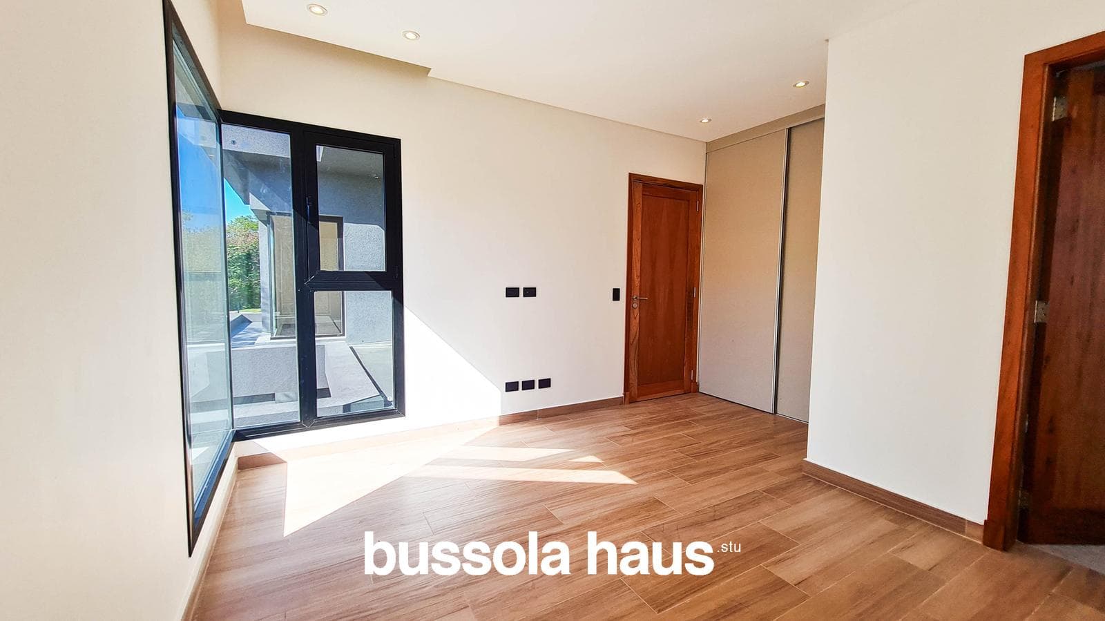 5-room house for sale with a large pond in Vistas Puertos Escobar