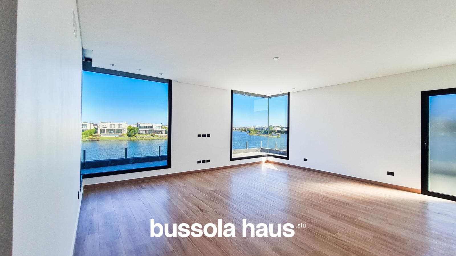 5-room house for sale with a large pond in Vistas Puertos Escobar