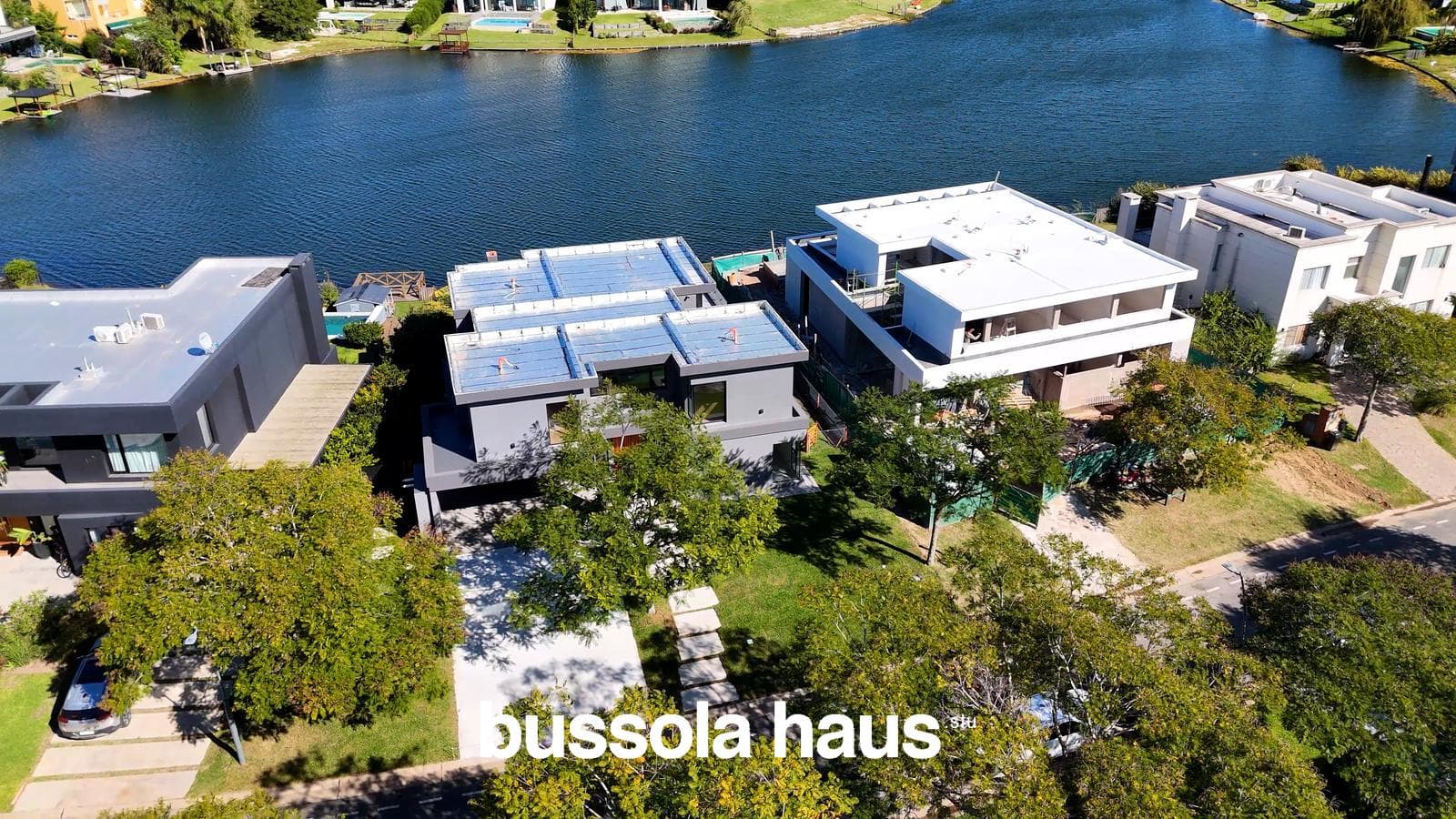 5-room house for sale with a large pond in Vistas Puertos Escobar
