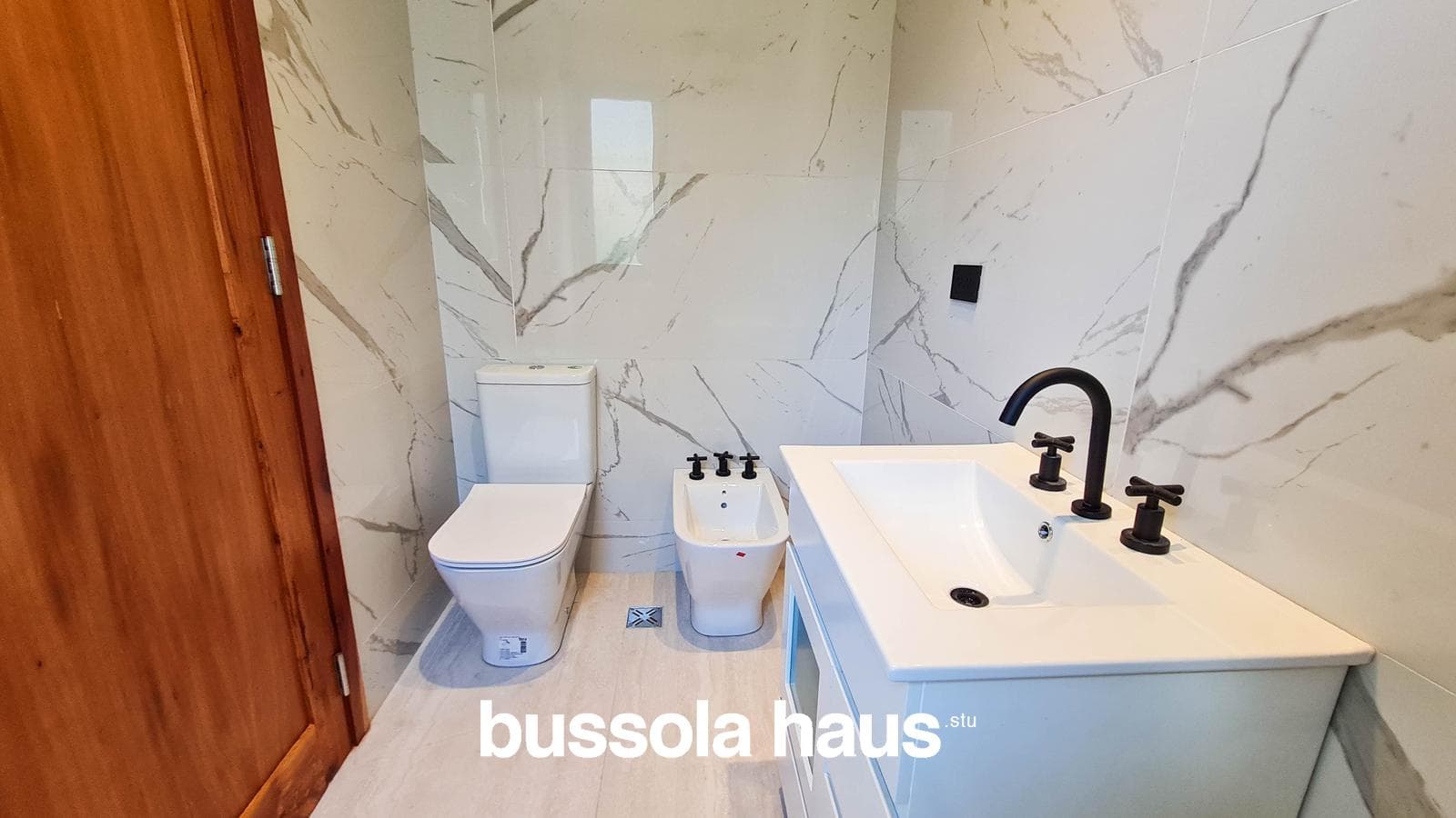 5-room house for sale with a large pond in Vistas Puertos Escobar
