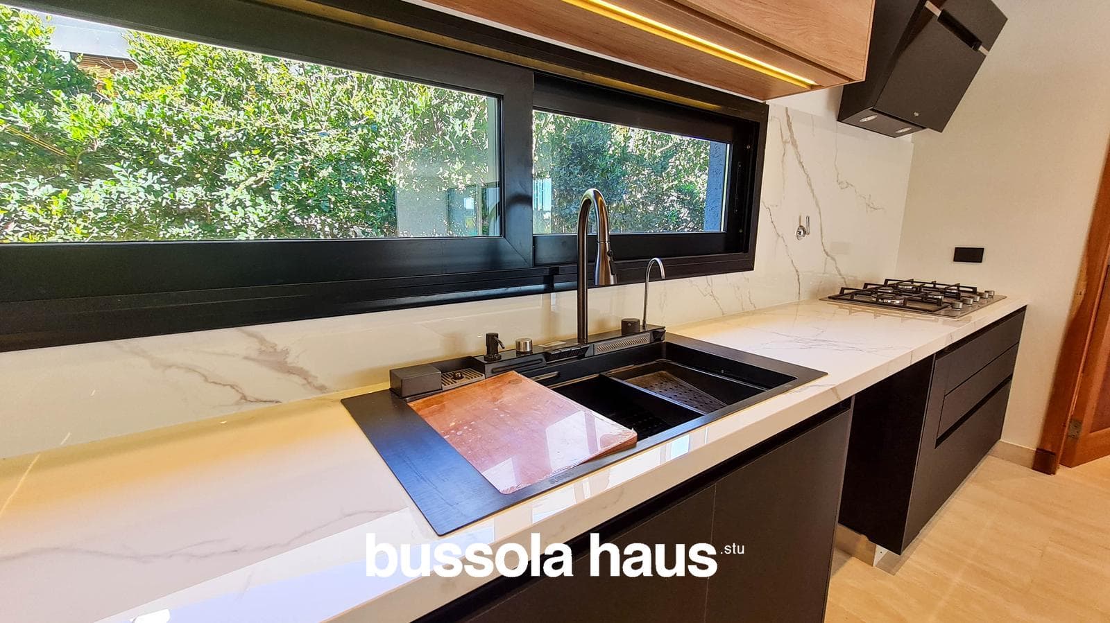 5-room house for sale with a large pond in Vistas Puertos Escobar