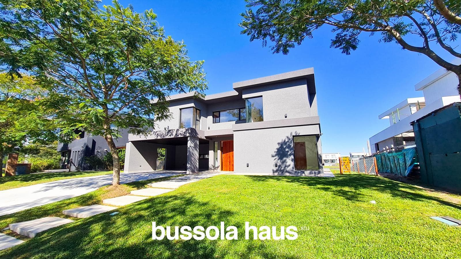 5-room house for sale with a large pond in Vistas Puertos Escobar