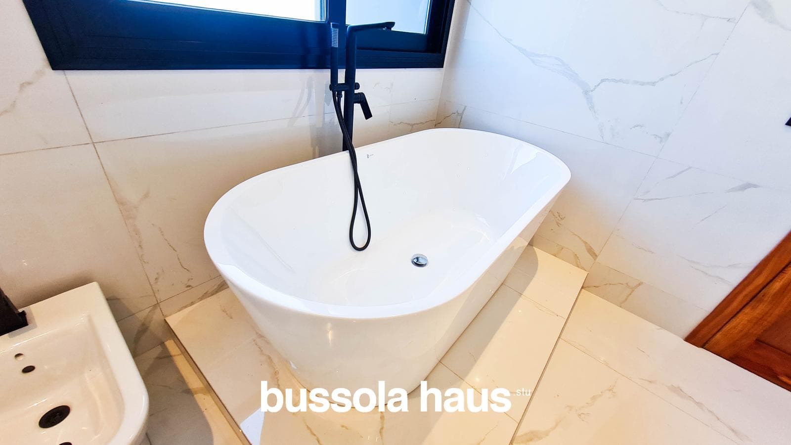 5-room house for sale with a large pond in Vistas Puertos Escobar