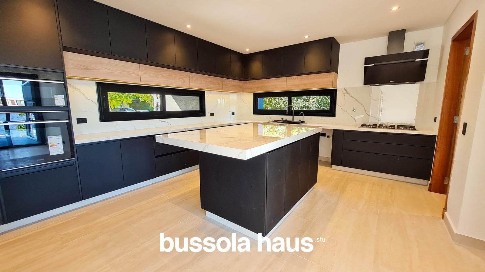 5-room house for sale with a large pond in Vistas Puertos Escobar