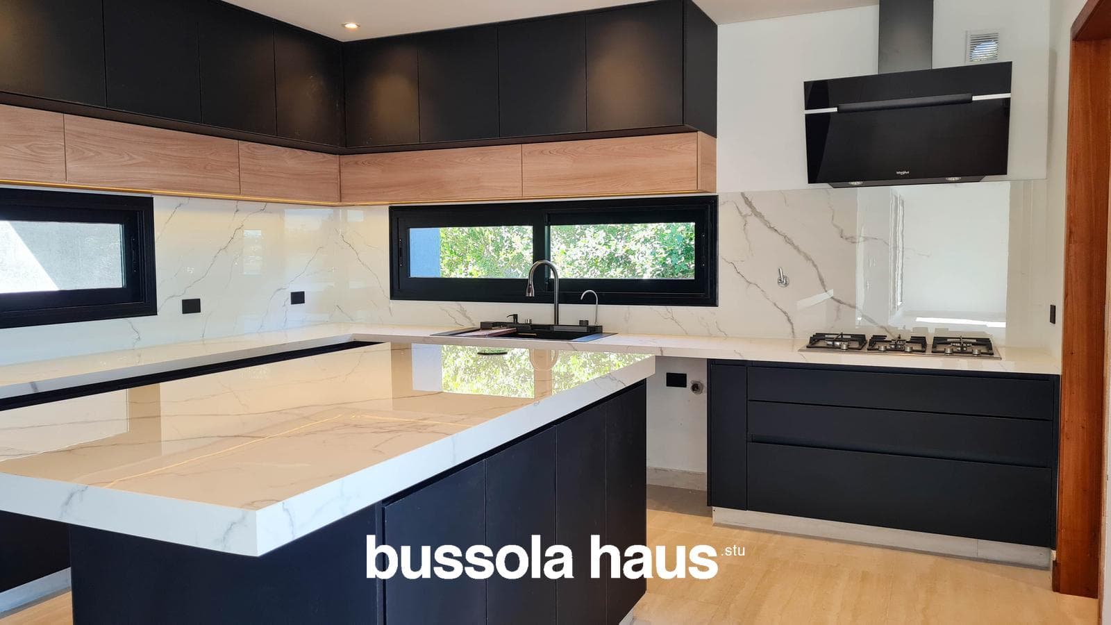 5-room house for sale with a large pond in Vistas Puertos Escobar