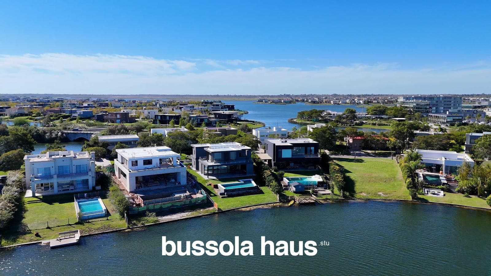 5-room house for sale with a large pond in Vistas Puertos Escobar