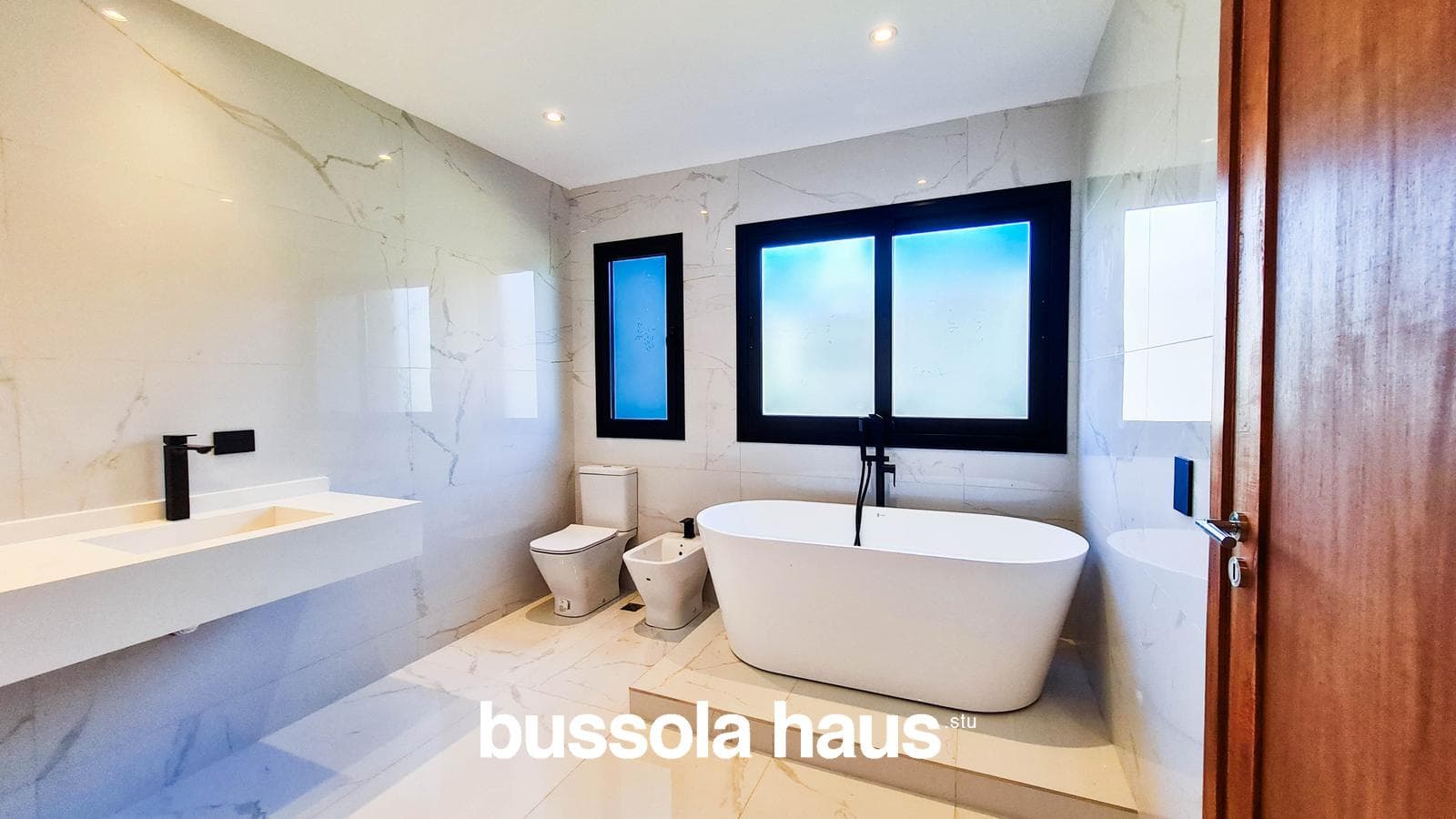 5-room house for sale with a large pond in Vistas Puertos Escobar